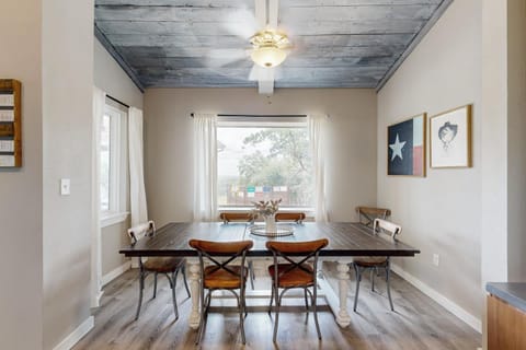 Lovely home on 2+ acres with views, firepit & outdoor kitchen - wedding perfect House in Rio Grande