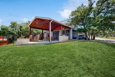 Lovely home on 2+ acres with views, firepit & outdoor kitchen - wedding perfect House in Rio Grande