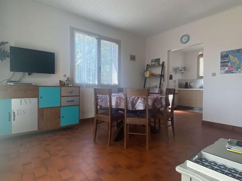 TV and multimedia, Living room, Dining area