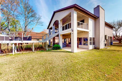 Lakefront home with hot tub, dock, kayaks, central AC, & great lake views House in McQueeney