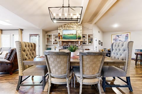 Serene property with two living spaces and large outdoor space - dog-friendly House in Wimberley