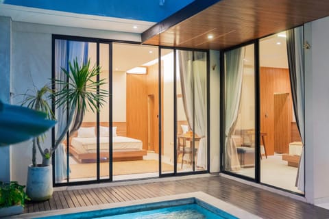 Bed, Photo of the whole room, Pool view, Swimming pool