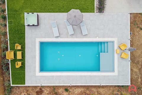 Day, Pool view, Swimming pool, sunbed