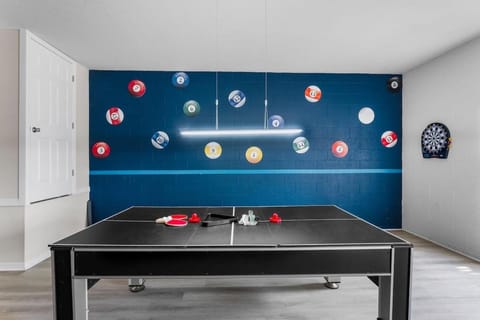 Make memories in this 6 bedroom with private pool House in Four Corners