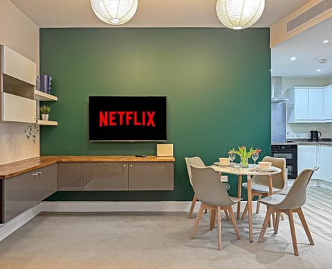 TV and multimedia, Kitchen or kitchenette, Living room, Dining area