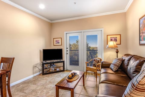 Waterfront condo with a pool, central AC, washer/dryer - snowbirds welcome House in Gruene