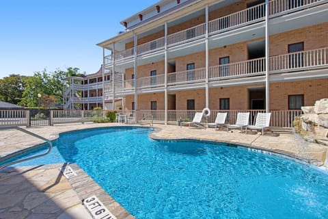 River view condo with a pool, washer/dryer, central AC - snowbirds welcome House in Gruene