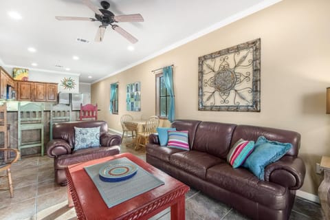 River view condo with a pool, washer/dryer, central AC - snowbirds welcome House in Gruene