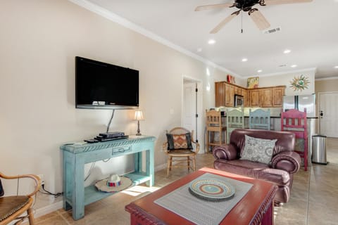 River view condo with a pool, washer/dryer, central AC - snowbirds welcome House in Gruene