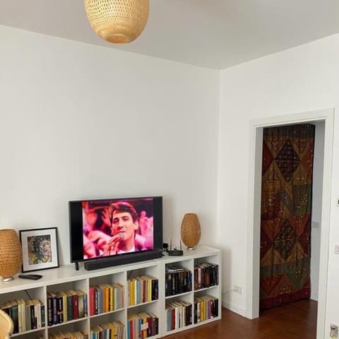 CASA ANELLA giardino privato LAGO VARESE MILANO Apartment in Varese