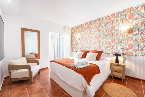 Bed, TV and multimedia, Photo of the whole room, Bedroom, wardrobe, air conditioner
