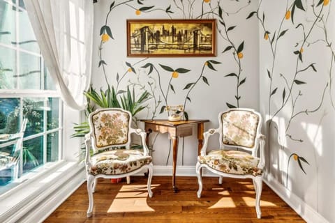 Spacious 5BR 3BA Villa with Private Courtyard and Heated Pool Villa in Warehouse District