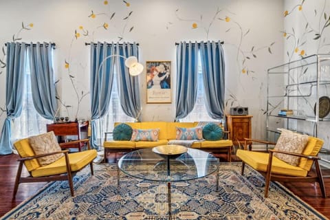 Spacious 5BR 3BA Villa with Private Courtyard and Heated Pool Villa in Warehouse District