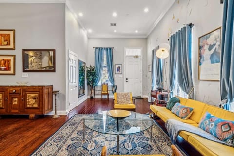 Spacious 5BR 3BA Villa with Private Courtyard and Heated Pool Villa in Warehouse District