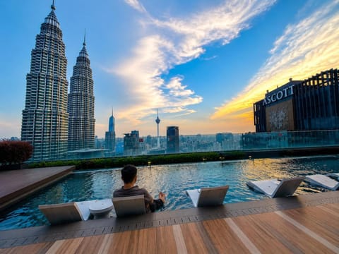 Nearby landmark, Day, City view, Pool view, Swimming pool, sunbed