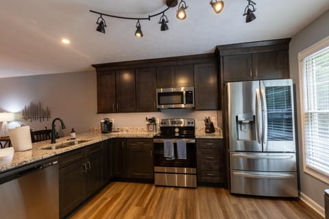 Tre L House in Watauga Lake