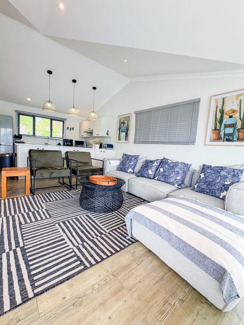 Tranquil Riverside Hideaway in Knysna Apartment in Knysna