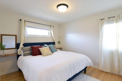 Modern North Fargo Home near the Fargodome House in Moorhead