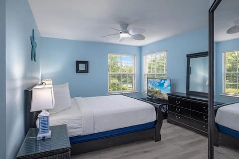 Fully Remodeled 3BR for 8! South Bay East Unit H House in Garden City