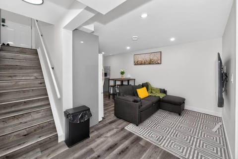 Facade/entrance, Living room, Seating area
