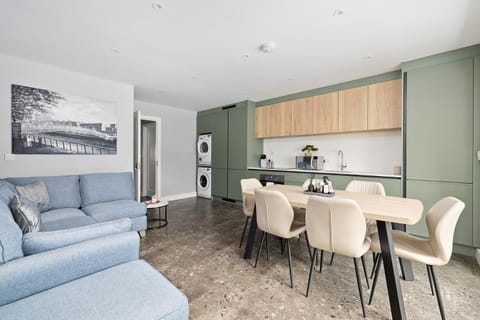 Communal lounge/ TV room, Coffee/tea facilities, Kitchen or kitchenette, Living room, Dining area, Communal kitchen, dishwasher, microwave, washing machine, dryer, kitchen