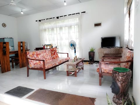 Communal lounge/ TV room, TV and multimedia, Seating area