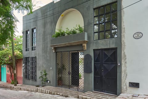 Facade/entrance