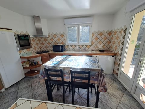 Kitchen or kitchenette, kitchen