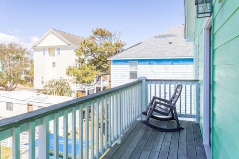 CB04 Spacious Beach Retreat House in Carolina Beach