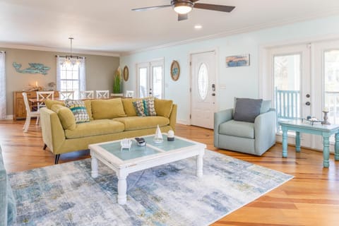 CB04 Spacious Beach Retreat House in Carolina Beach