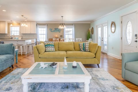 CB04 Spacious Beach Retreat House in Carolina Beach