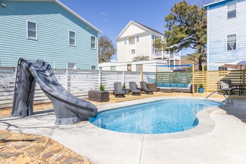 CB04 Spacious Beach Retreat House in Carolina Beach