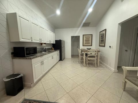 Adorable In law Apt in Wellington Apartment in Wellington