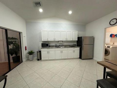 Adorable In law Apt in Wellington Apartment in Wellington