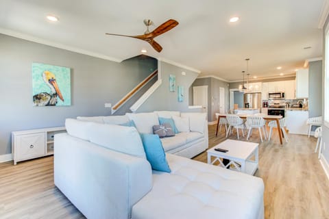 CB22A #1 Mack-A Coastal Escape House in Carolina Beach