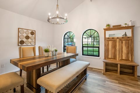 Kemah Boardwalk Retreat Sleeps 7 King Bed House in Alvin