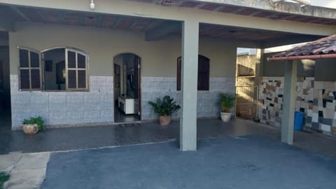 Casa com piscina churrasqueira Wi Fi 500m da praia do boi Arubinha House in São Pedro da Aldeia