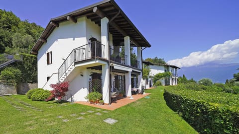 Allegra Vista Lago - Pool, Tennis & Golf Apartment in Lake Garda
