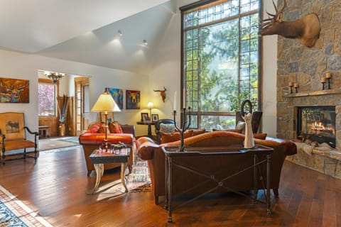 Deerpath Haus - Game Room, 2 Living Rooms, Private Hot Tub & more! House in Vail