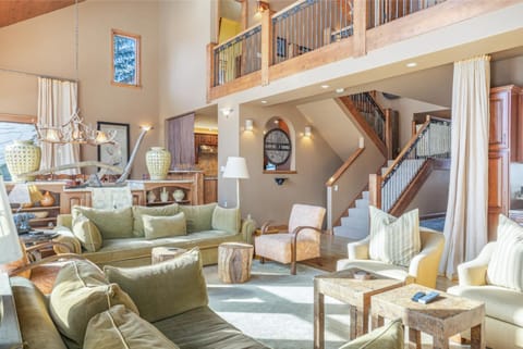 Moraine Villa Vail - Perfection for Large Groups, Hot Tub, Mountain Views House in Vail