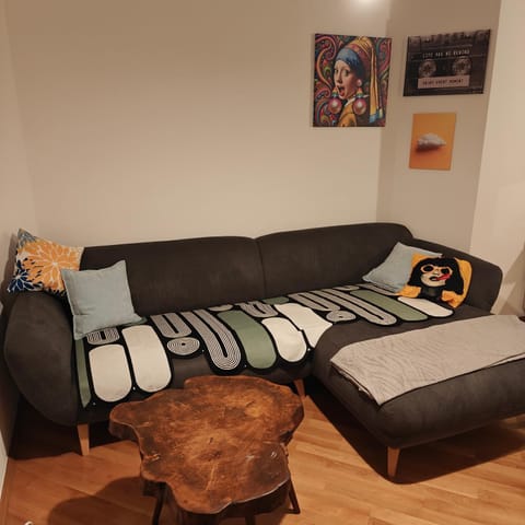 Living room, Decorative detail, Seating area