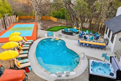 The Pickleball Paradise - Pool - Hot Tub - Nerf Wall House in San Antonio