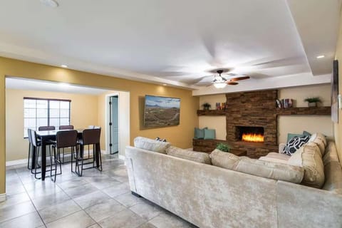 Large 4BR Pool Home Near Old Town ASU Baseball House in Tempe