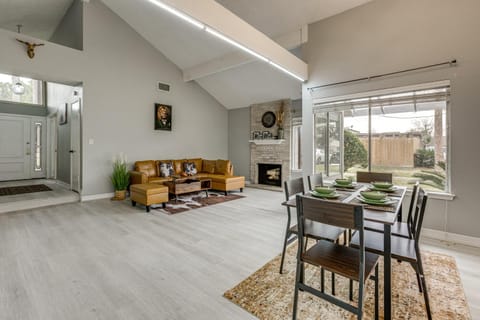 Quick Hwy Access Family Retreat in Houston House in Houston