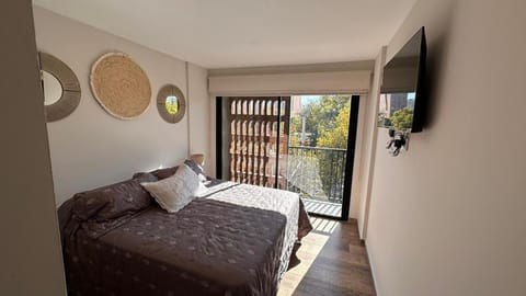 Balcony/Terrace, Photo of the whole room, Decorative detail, City view, Garden view, Landmark view, Street view, air conditioner