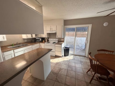 Near Fort Sill Cozy 2-Bedroom Townhouse House in Lawton