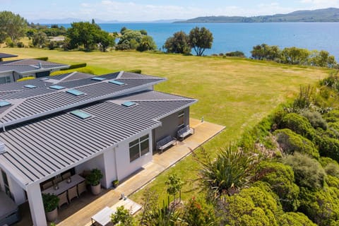Property building, Spring, Day, Natural landscape, Bird's eye view, Lake view, Mountain view