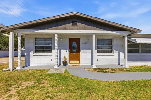 Dream home in Holiday with POOL & SPA and More House in Holiday