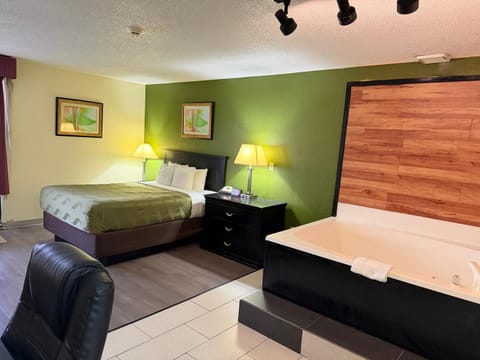 Lafayette Inn & Suites Hotel in Pike Township