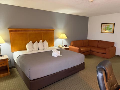 Lafayette Inn & Suites Hotel in Pike Township